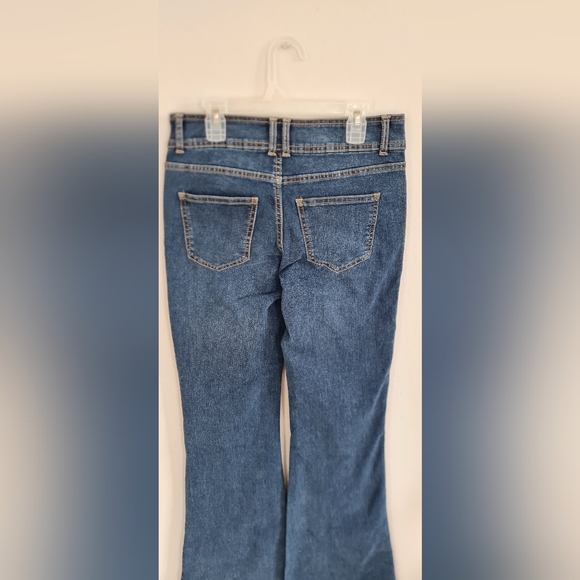 No Boundaries Juniors' Low Rise Extended Tab Flare Jeans, Sz 5 - Picture 11 of 13